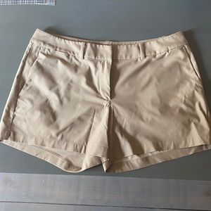 Size 10 Nike Women’s Golf shorts in Khaki